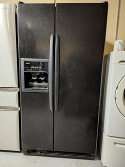 Black Kenmore Side by Side everything works perfectly Dim: W36", H69 D30" Free Delivery in Davenport & Lakeland OR 60 days Warranty