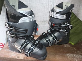 Woman's Snow Ski Set