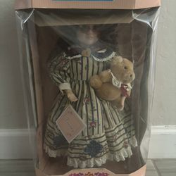 VTG Memories Porcelain Doll Limited Edition Franny Display Stand