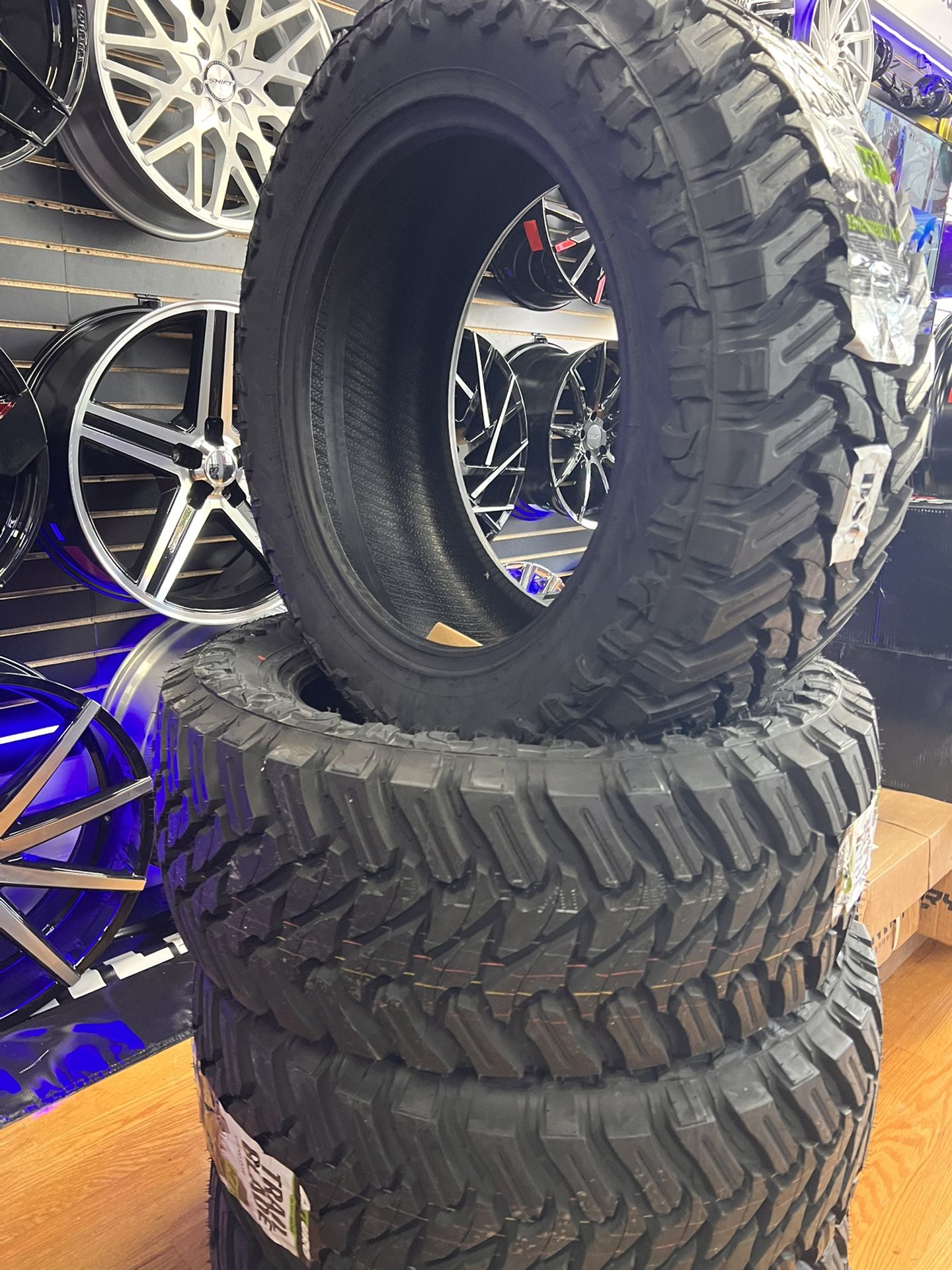 Se Venden Rines Y Llantas Para Todo Tipo De Carros Y Camionetas!! Financiamiento Disponible!!