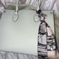 Louis Vuitton white Hand Bag $125