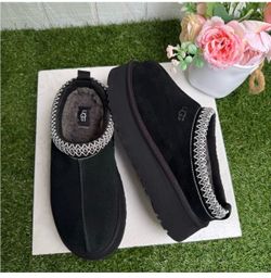 UGG Tazz women size 10  BestSeller/gently worn  Color. Black