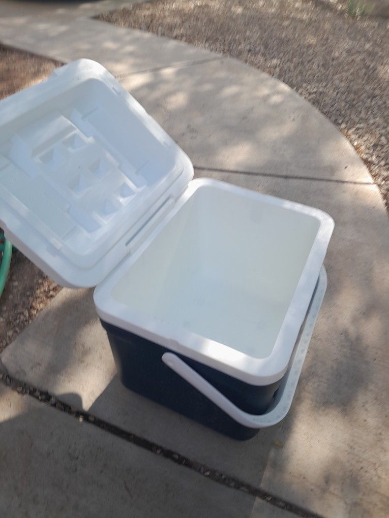 Medium Ozark Trail Ice Chest Cooler