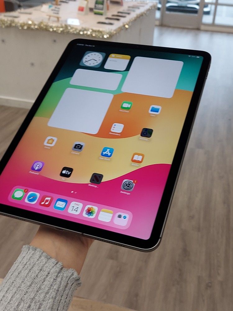 Apple IPad Pro 12.9in 6th Gen Excellent Condition Wifi - $5 Today and Rest Later! Message us now