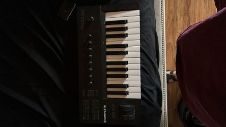 Native Instruments Komplete Kontrol M32.