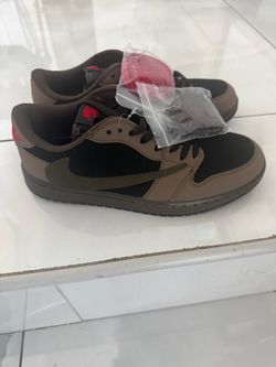 Travis low top size 7