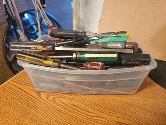 Tub of screwdrivers