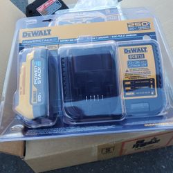 DEWALT 20-Volt MAX POWERSTACK Compact Battery Starter Kit