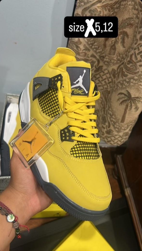 YELLOW JORDAN 4S