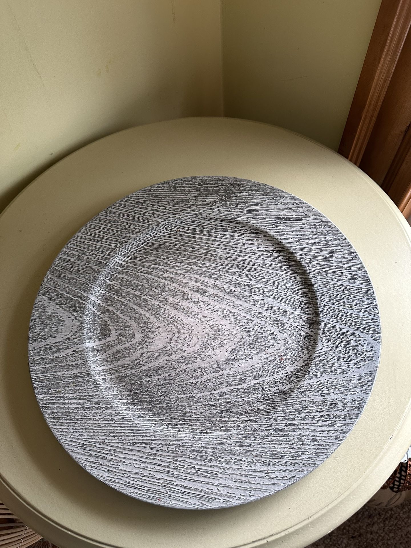 50 Faux wooden charger plates