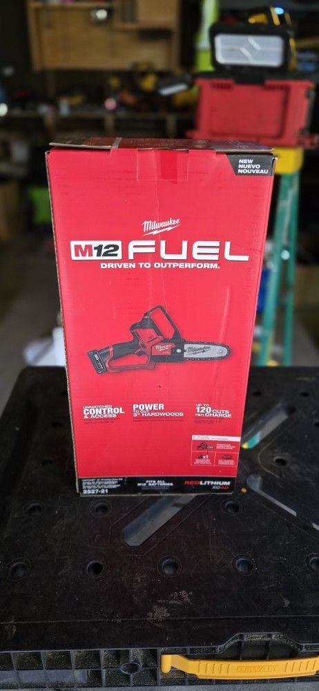 Milwaukee M12 Saw