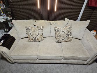 Sleeper Couch (queen pullout)