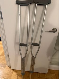 2x crutches
