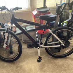  Genesis 27.5" V2100 Men's Mountain Bike