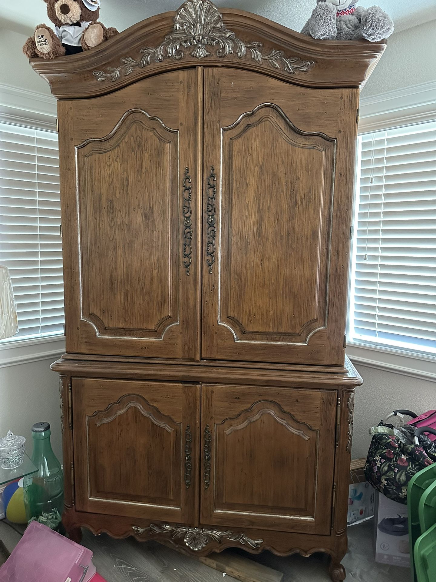 Free Armoire