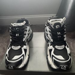 balenciaga runners