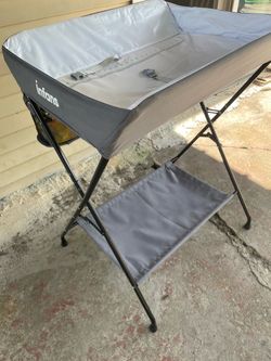 Portable baby changing table
