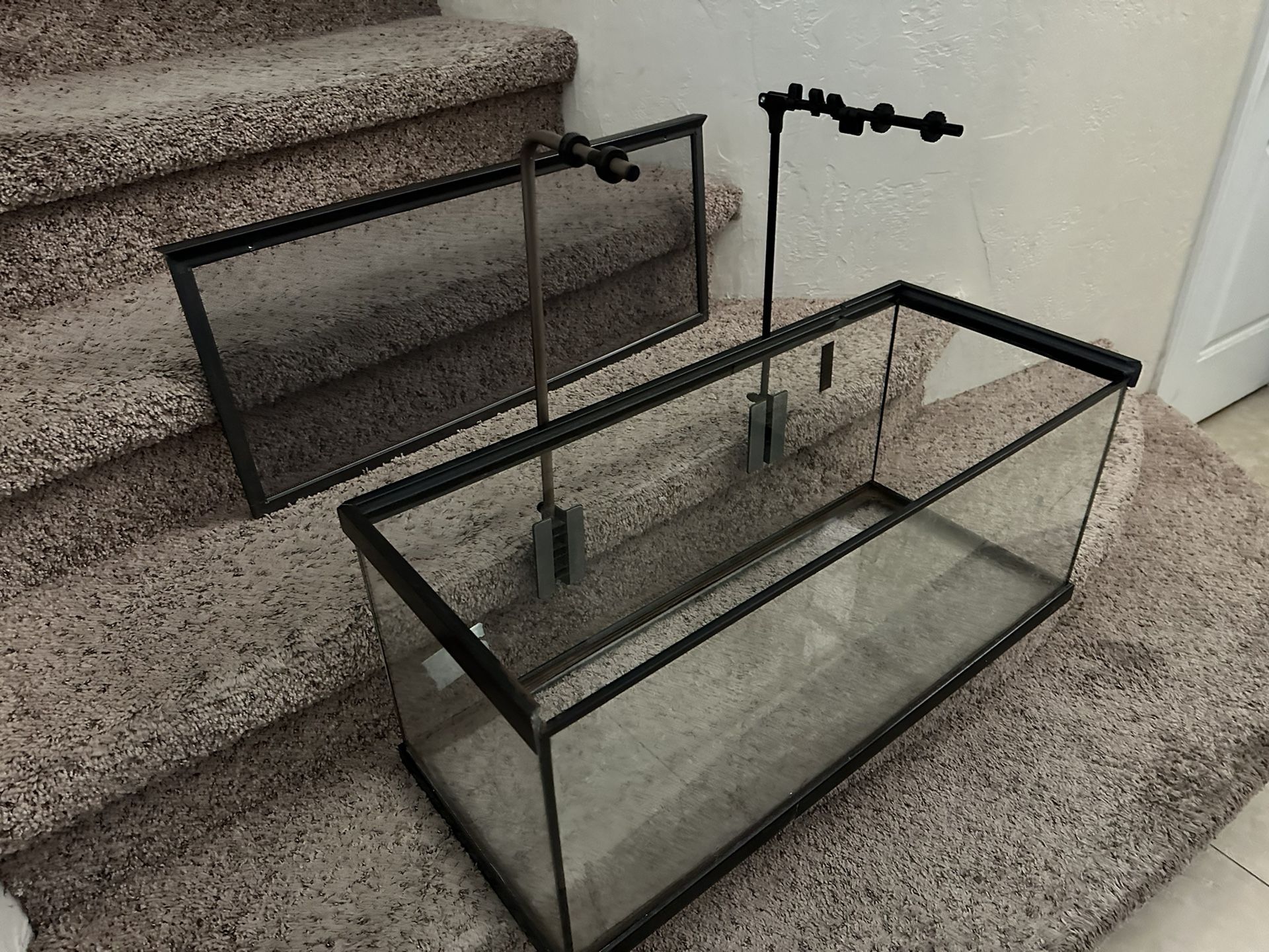 Reptile Glass Cage, Lockable Screen Lid,  Removable Lid,  Two Adjustable Light Stands