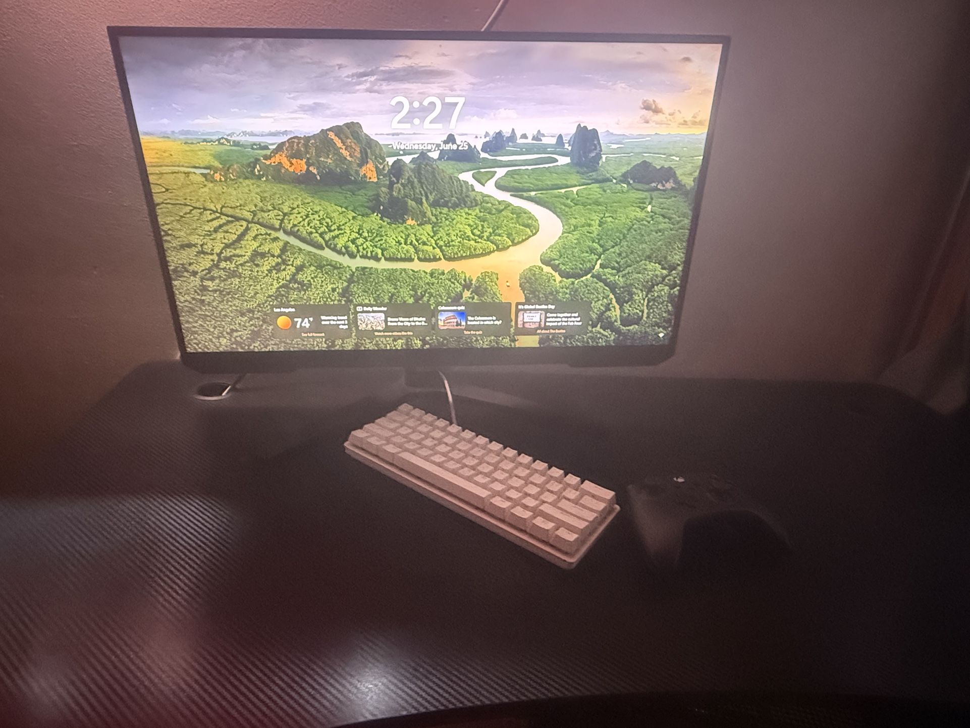 32RAM 240 Hz gaming PC setup with 60%Razor Huntsman keyboard & Carbon Fiber gaming table- negotiable