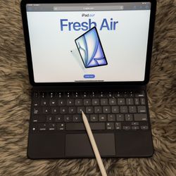 iPad Air 5th 256GB WIFI with Apple Magic Keyboard and Apple Pencil 2nd