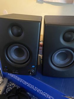 Personus Studio Monitors With Cords