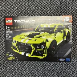 LEGO TECHNIC FORD MUSTANG