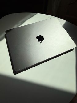 MacBook Pro (14", M1 Pro Chip, 2021, 16GB RAM, 512GB SSD) Charger Not Included