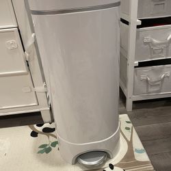 Diaper Pail With 6 Bag Refills