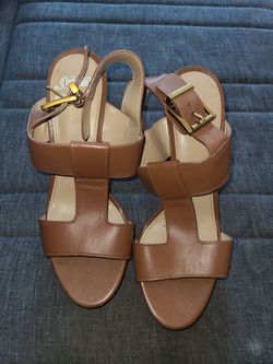 USED COUPLE TIMES... MICHAEL KORS.. SIZE 7.5M...SE HABLA ESPANOL.. CHECK OUT MY PAGE FOR MORE..