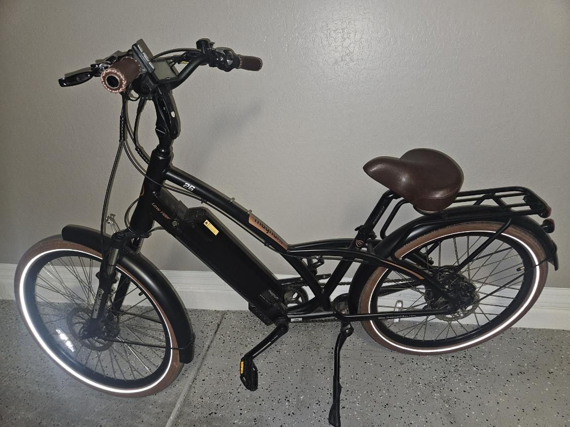 Magnum CRUISER Electric BikeMagnum CRUISER Electric Bike