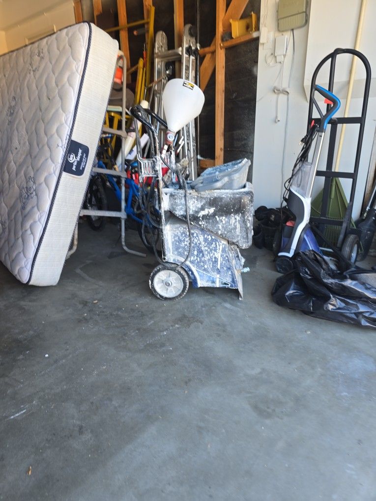 GRACO MAGNUM TEX FINISH TX90 PAINT SPRAYER WITH PAINT GUN