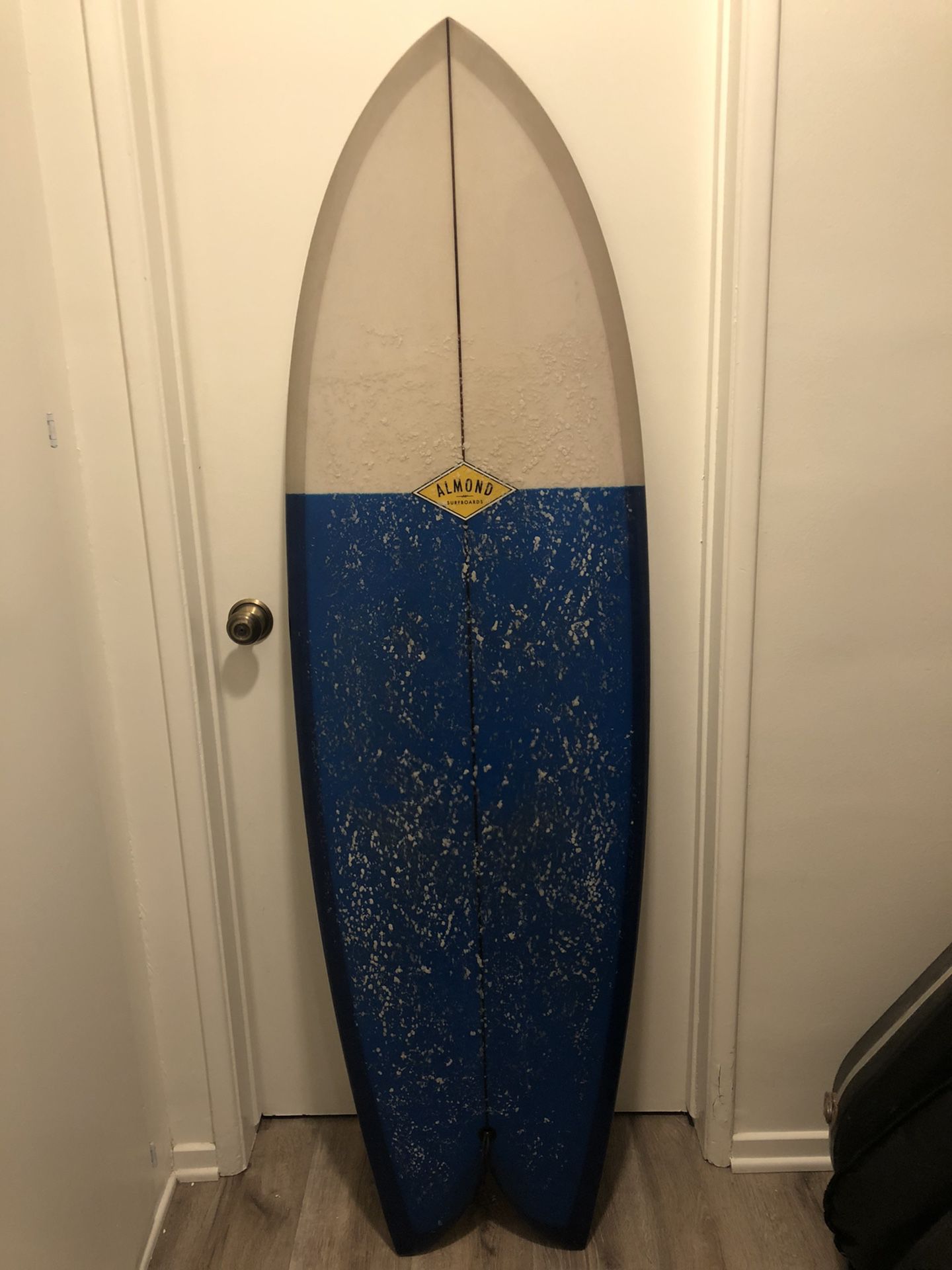 Almond Sandia Fish Surfboard Double Fin - 5’10