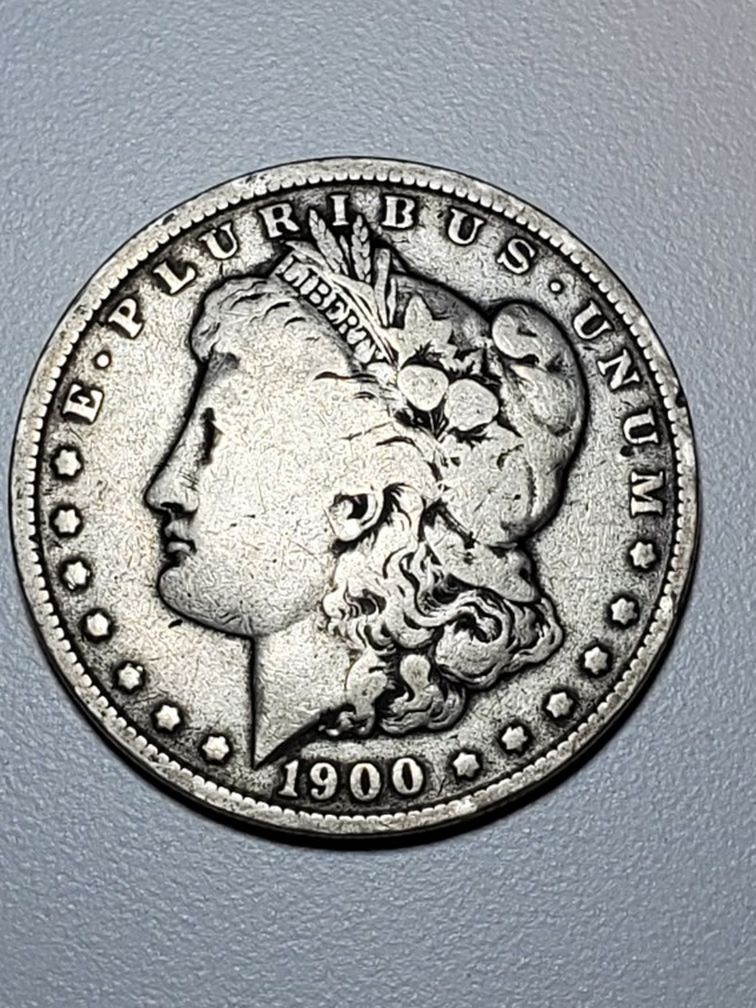 1900 -o Morgan Silver Dollar