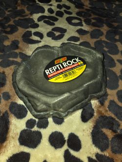 Zoo Med Repti Rock Food and Water Dish in size Large