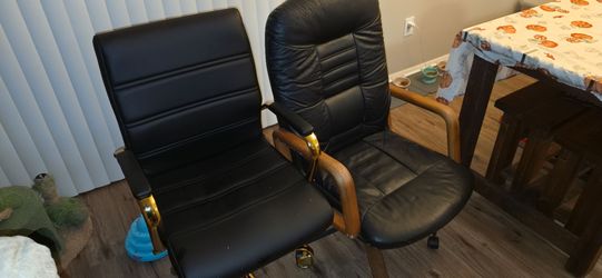 2 office chairs