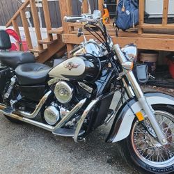 I'm selling my 2001 Kawasaki Vulcan Classic motorcycle, 1500cc engine.