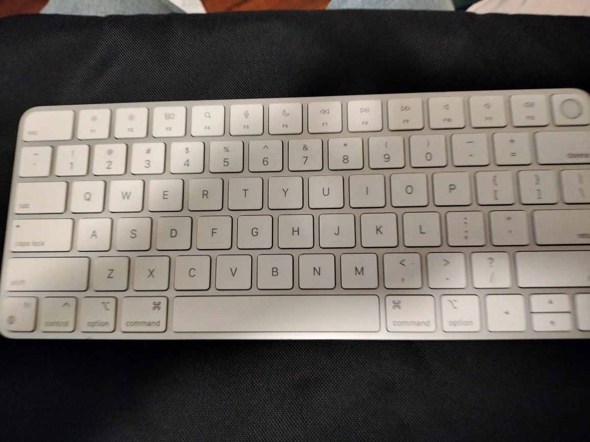Apple Magic Keyboard A2449 