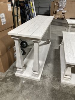 Arlendyne Sofa Table