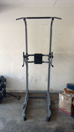 Pull up bar station