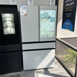 Samsung - Bespoke 29 cu. ft. 4-Door French Door Refrigerator with AI Family Hub™+ & AI Vision Inside™ in White Glass