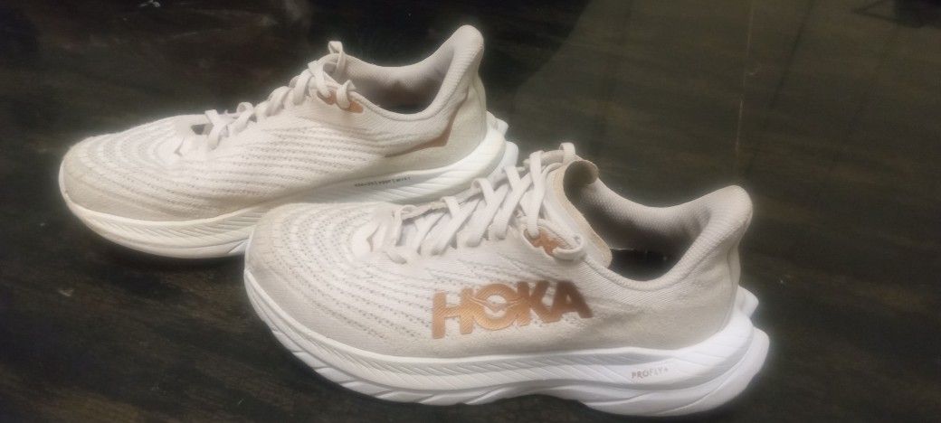 Hoka MACH 5 , White & Gold,Size 8&Half !