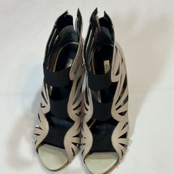 GUESS Aela Gladiator Heels 👠 Size 8 1/2