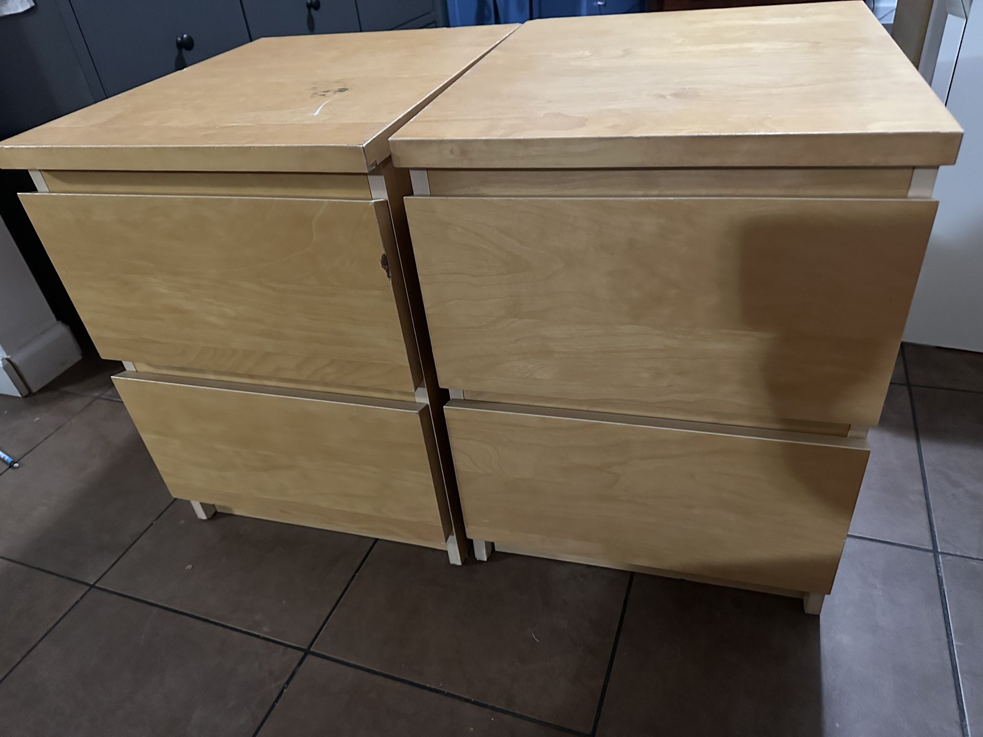 2  IKEA Ningt Stand Like π Good Condition