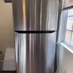 LG refrigerator (stainless steel) still look like new