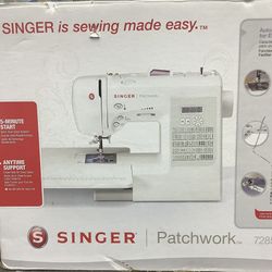 Singer Sewing Machine 