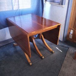 3 Legged Federal Style Table With Castor W