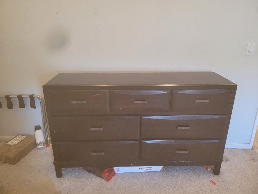 Dresser And Nightstand Set