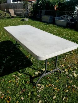 Folding table