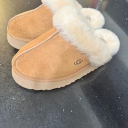 UGG WOMEN'S DISQUETTE SLIPPERS