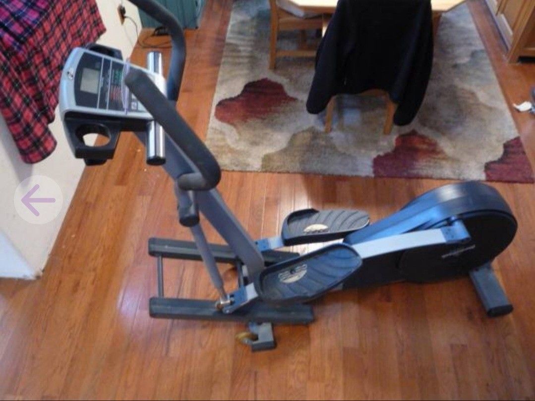 NordicTrack CXT 910 Elliptical Trainer